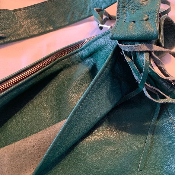 Handmade leather green purse - Picture 3 of 6